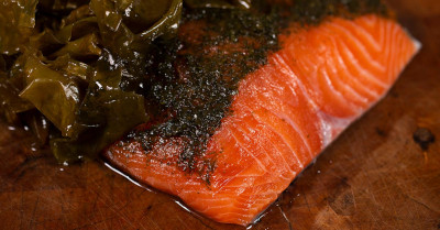 Seaweed cured salmon